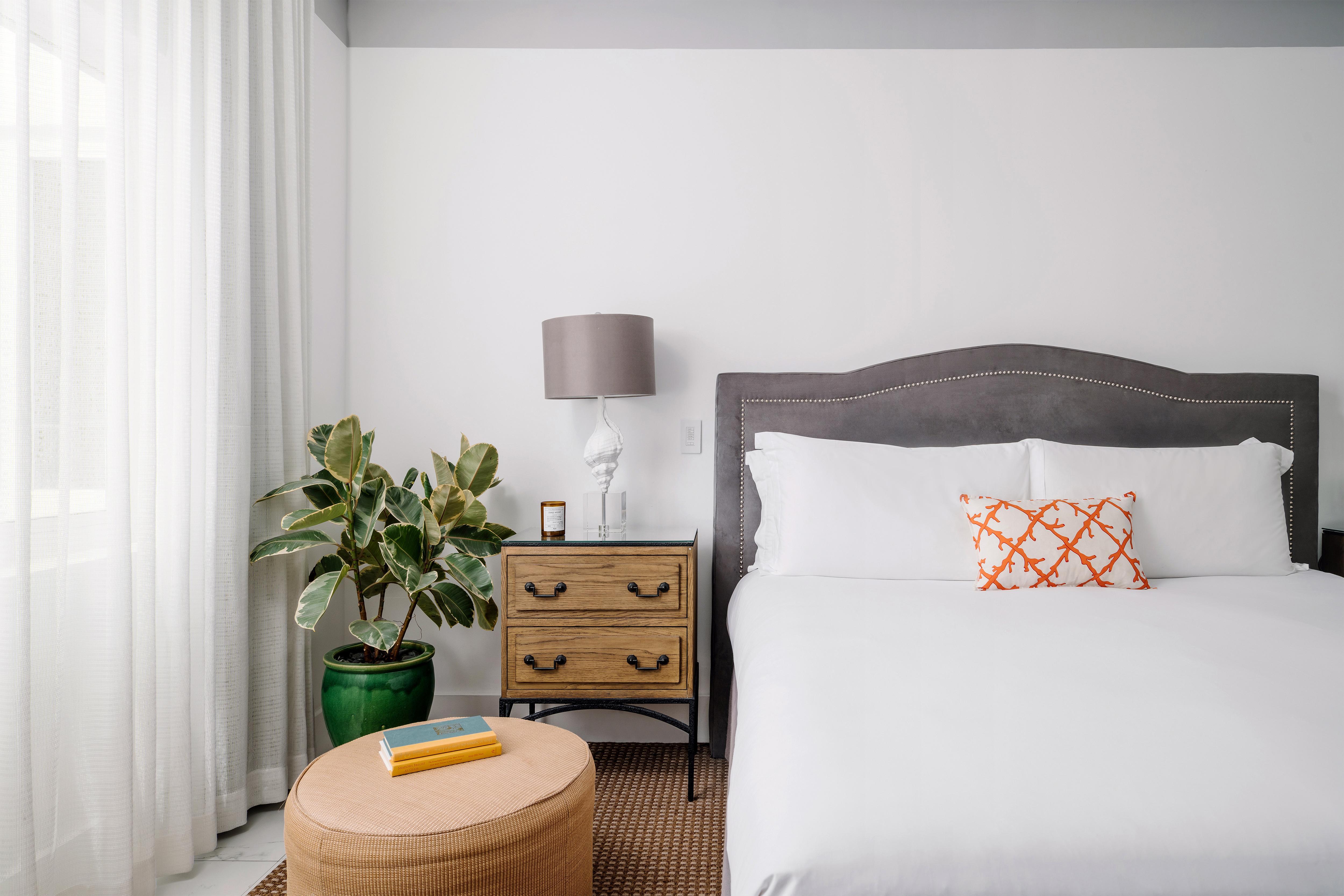 Nautilus Sonesta Miami Beach Exteriér fotografie A bedroom at the Hotel Valencia