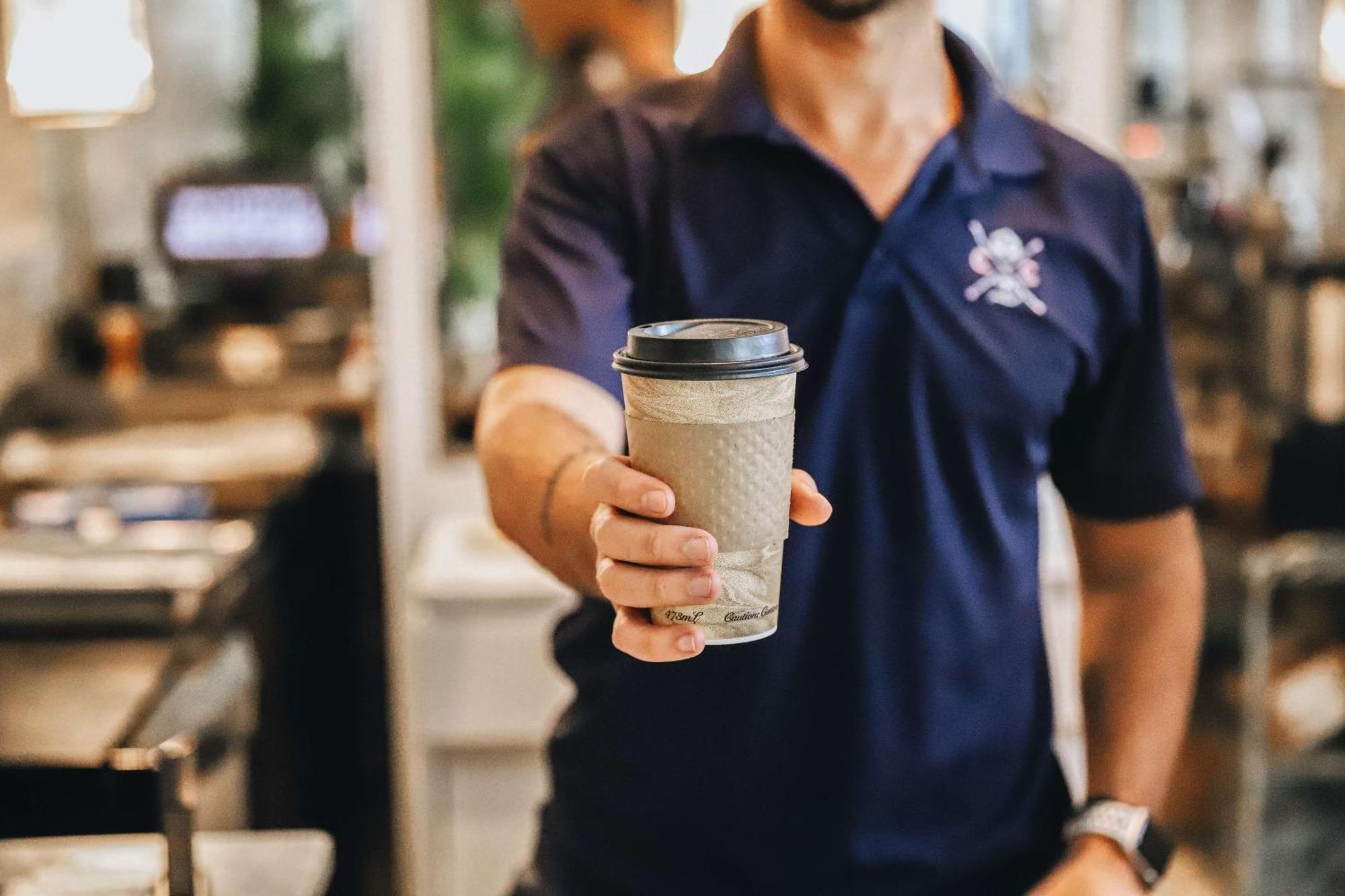 Nautilus Sonesta Miami Beach Exteriér fotografie A barista serving a coffee