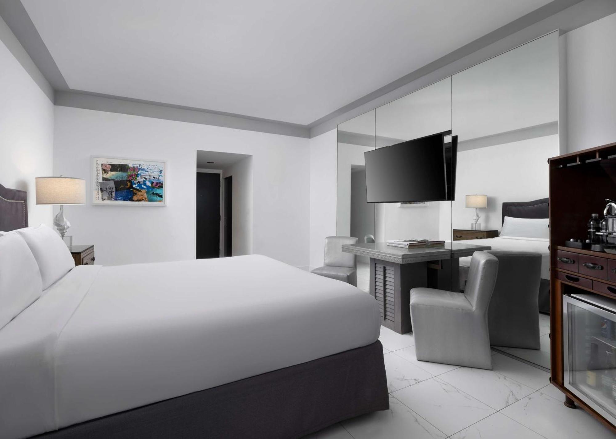 Nautilus Sonesta Miami Beach Exteriér fotografie A room at the hotel