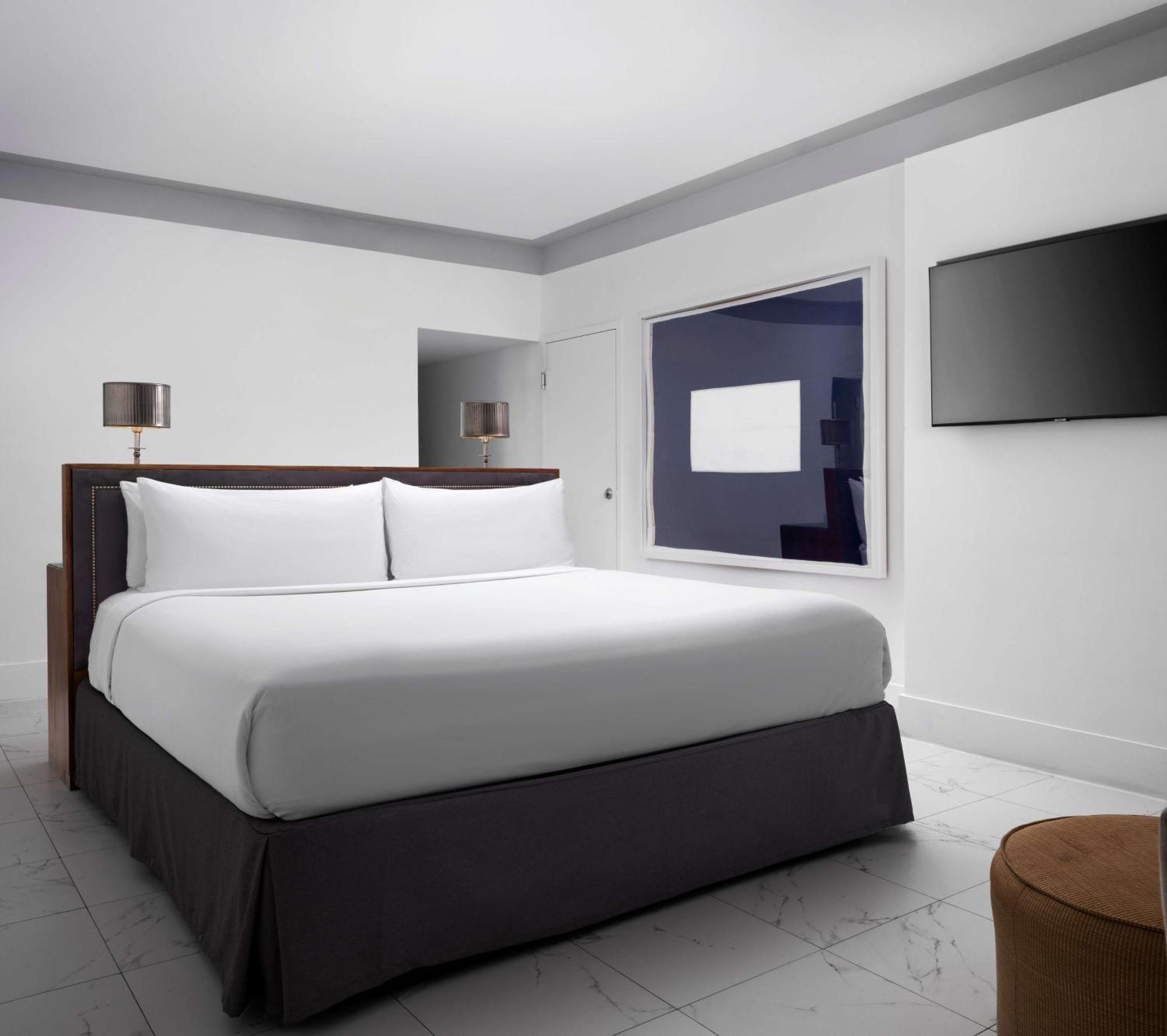 Nautilus Sonesta Miami Beach Exteriér fotografie A bedroom at the hotel