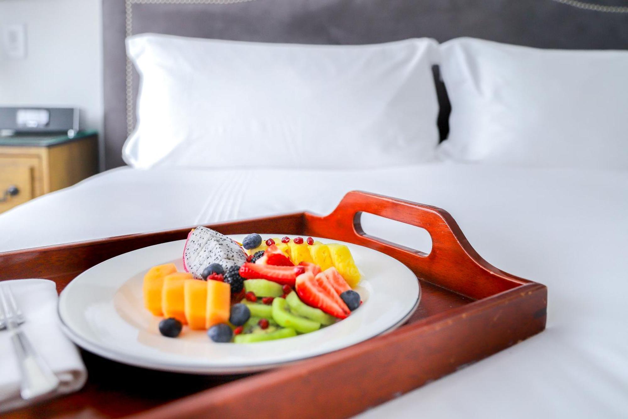 Nautilus Sonesta Miami Beach Exteriér fotografie Fruit salad